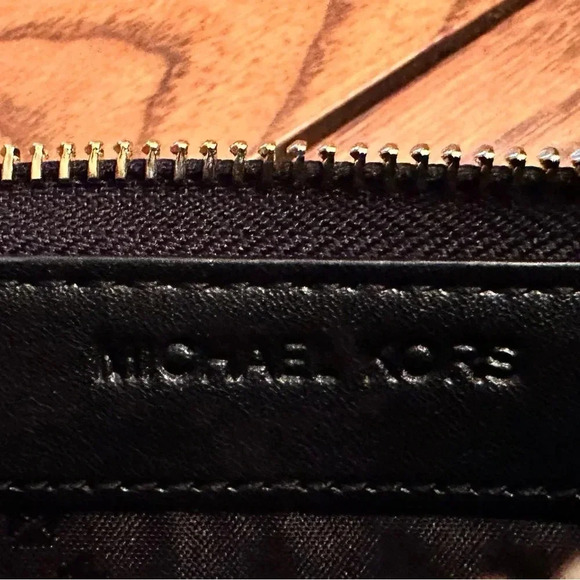 - NWT Michael Kors Jet Set Travel Large Logo Three Quarter Zip Wallet - Picture 7 of 7